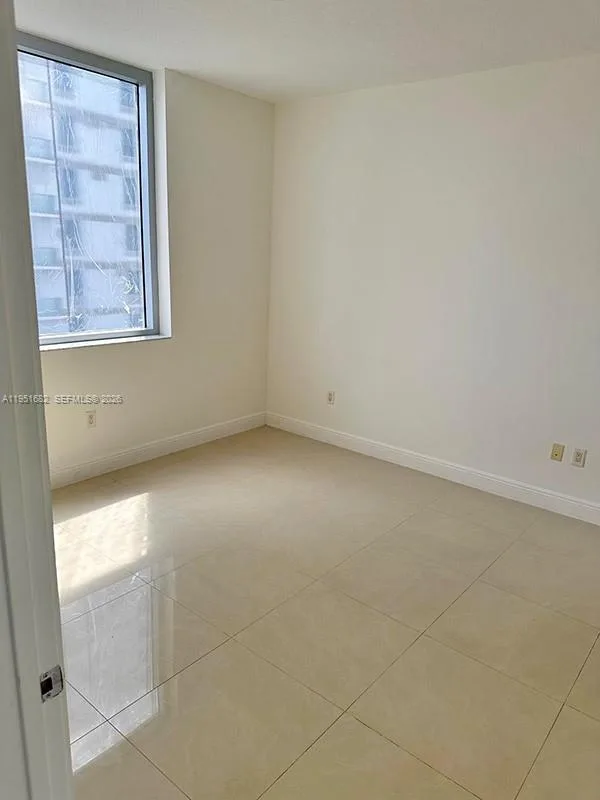 1050 Brickell Ave # 3008, Miami, FL 33131 photo 4