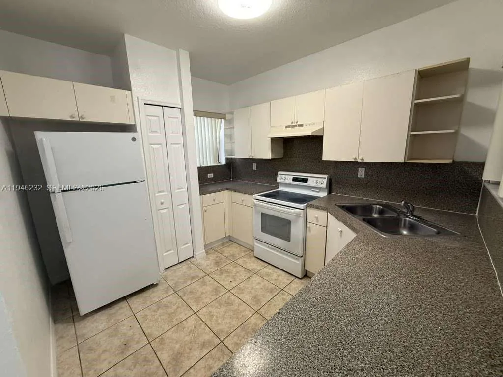 820 SW 6TH CT, Florida City, FL 33034 photo 3