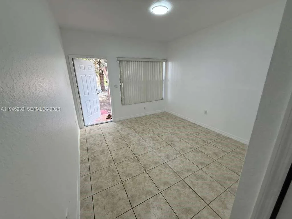 820 SW 6TH CT, Florida City, FL 33034 photo 6