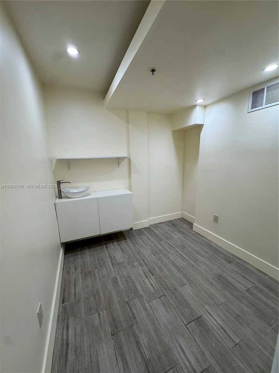 110 Washington Ave # CU-7, Miami Beach, FL 33139 photo 10