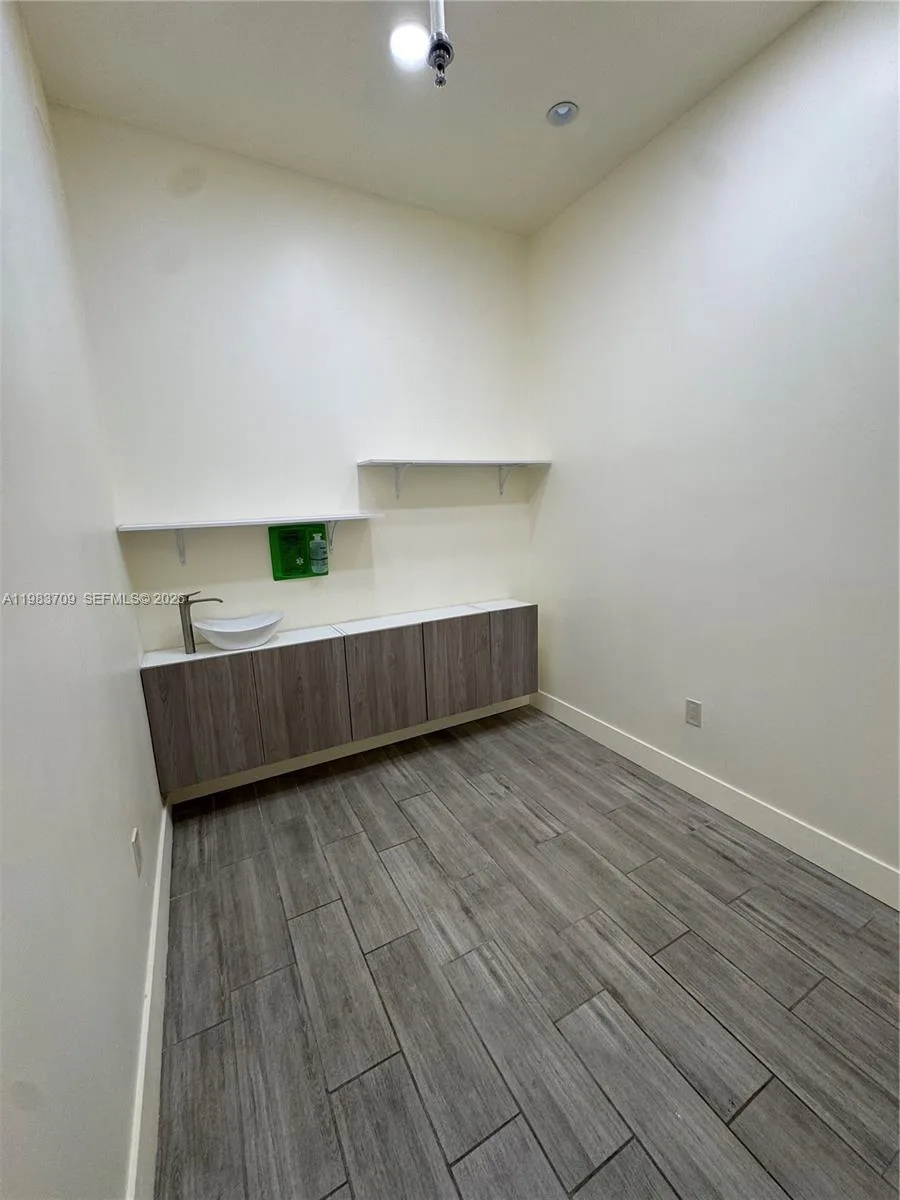 110 Washington Ave # CU-7, Miami Beach, FL 33139 photo 3