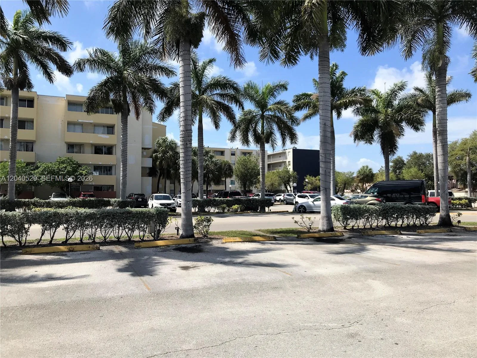 10000 NW 80 Ct # 2537, Hialeah Gardens, FL 33016