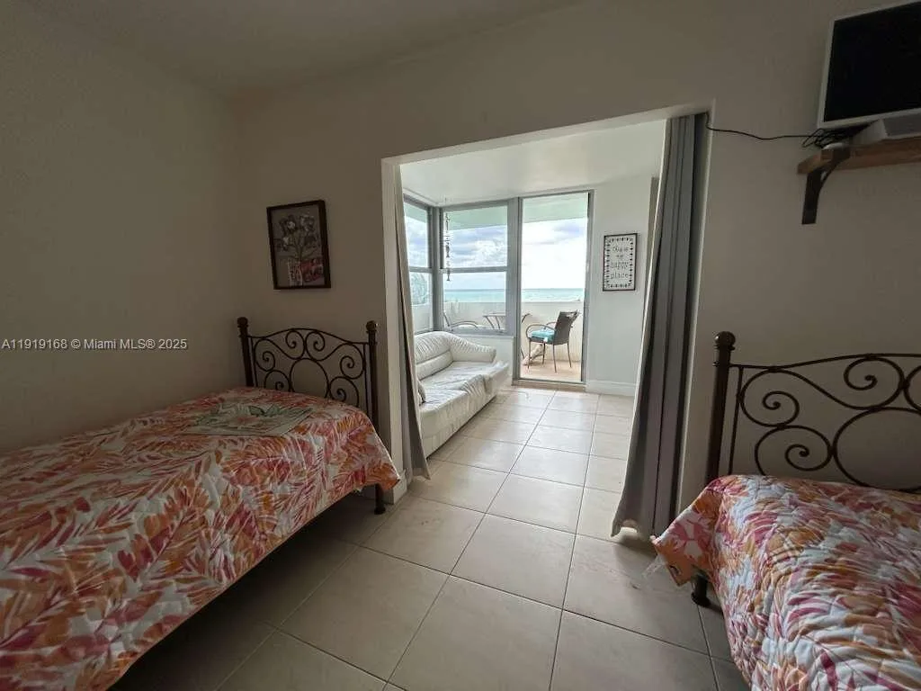 2899 Collins Ave # 625, Miami Beach, FL 33140 photo 4