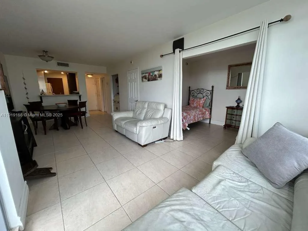2899 Collins Ave # 625, Miami Beach, FL 33140 photo 6