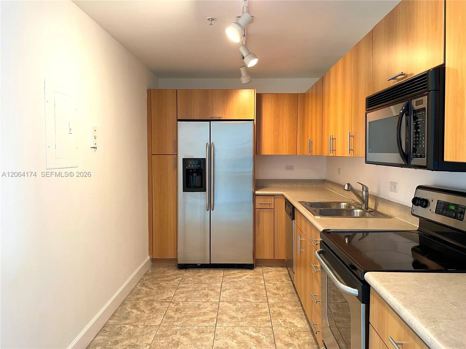 7501 E Treasure Dr # 10C, North Bay Village, FL 33141 photo 5