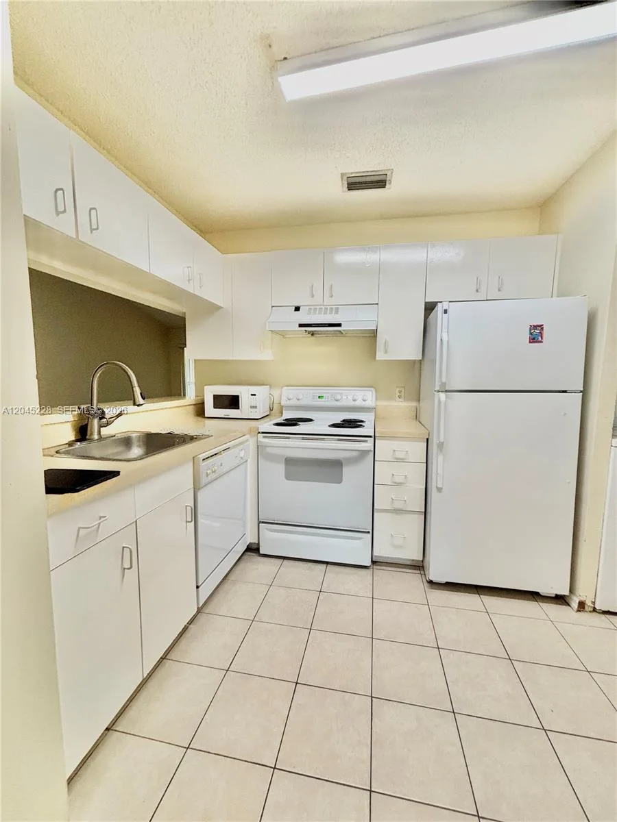 1040 Coral Club Dr # 1040, Coral Springs, FL 33071 photo 12