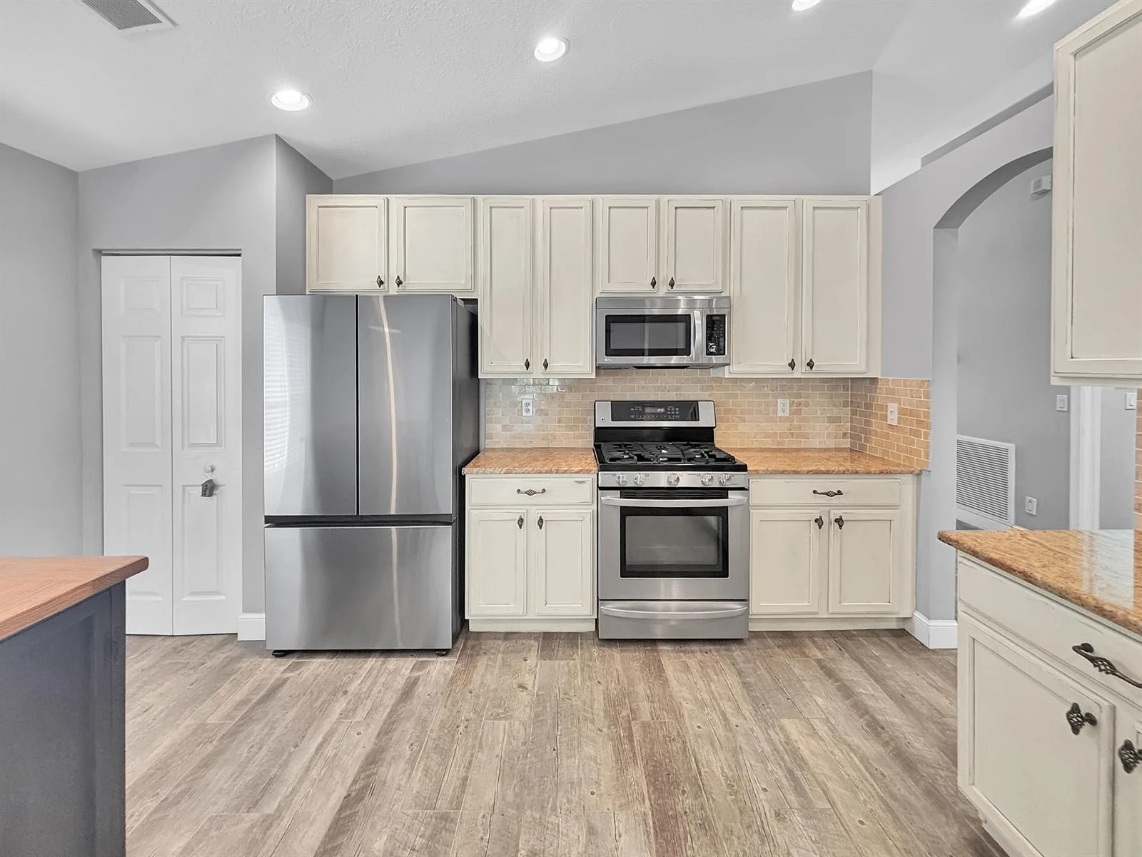 829 SE Westminster Place, Stuart, FL 34997 photo 3