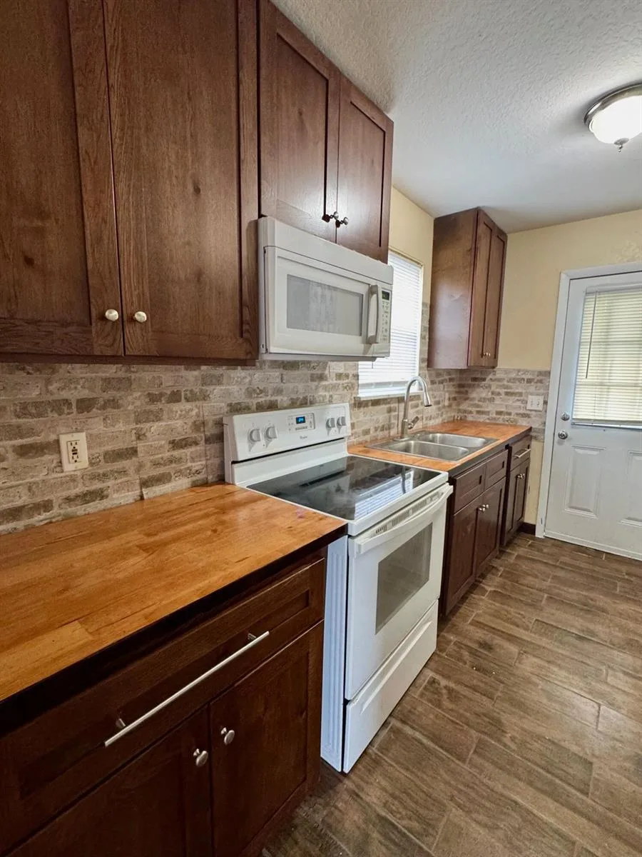 714 S Seminole Avenue, FL 33841