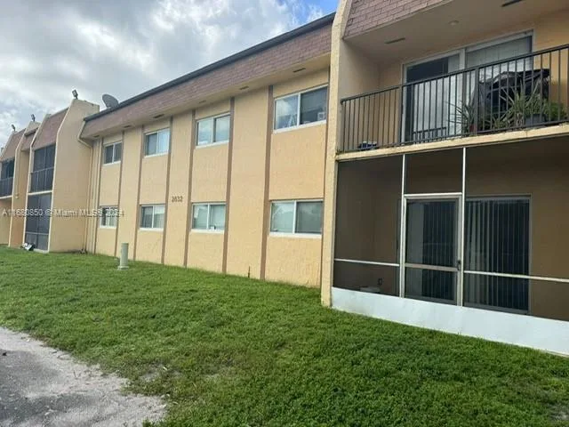 2832 NW 55th Ave # 1B, Lauderhill, FL 33313