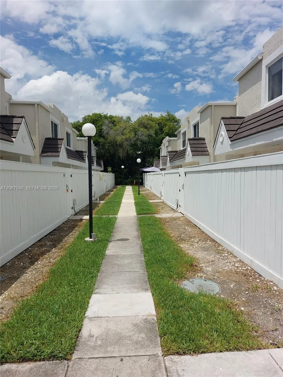 6835 SW 45th Ln, Miami, FL 33155 photo 2