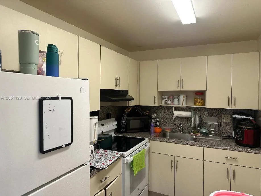 1820 W 53rd St # 518, Hialeah, FL 33012 photo 11