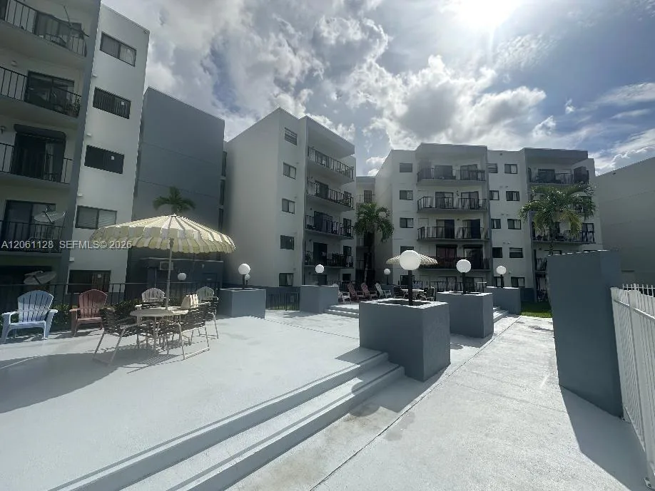1820 W 53rd St # 518, Hialeah, FL 33012 photo 7