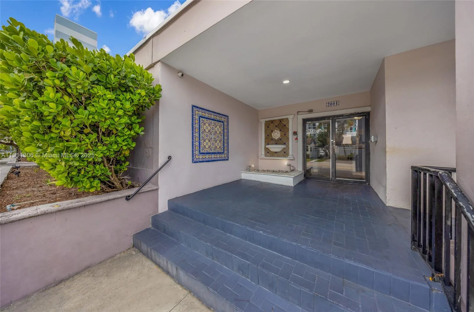 2001 Polk St, Hollywood, FL 33020 photo 2