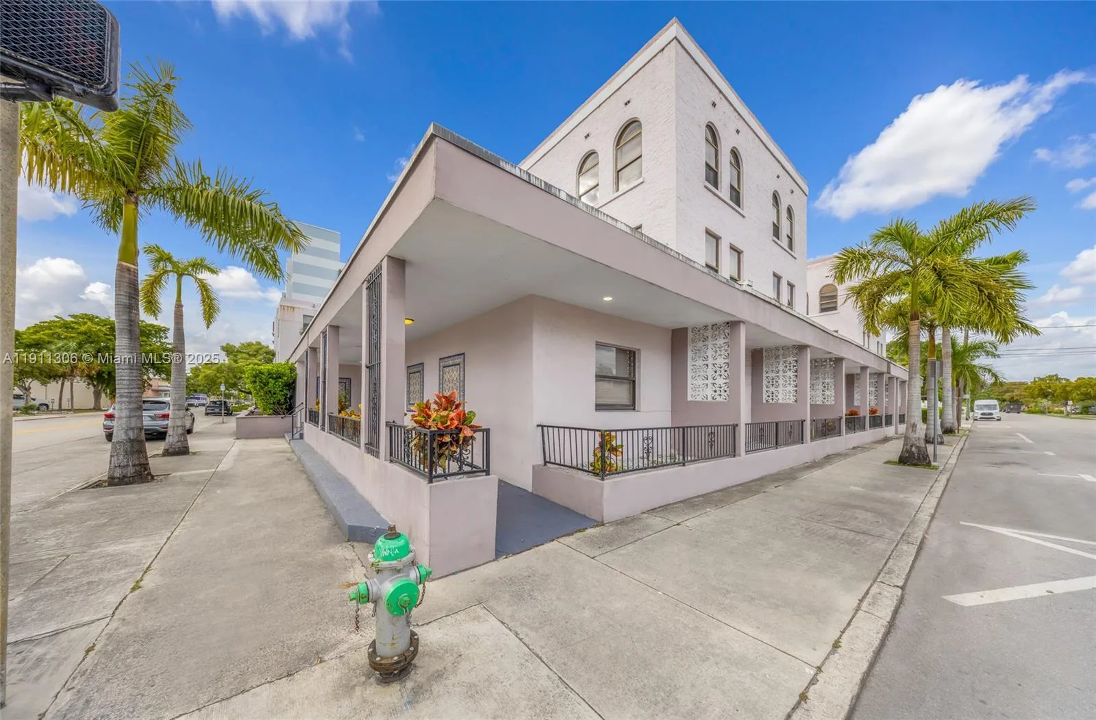 2001 Polk St, Hollywood, FL 33020 photo 3