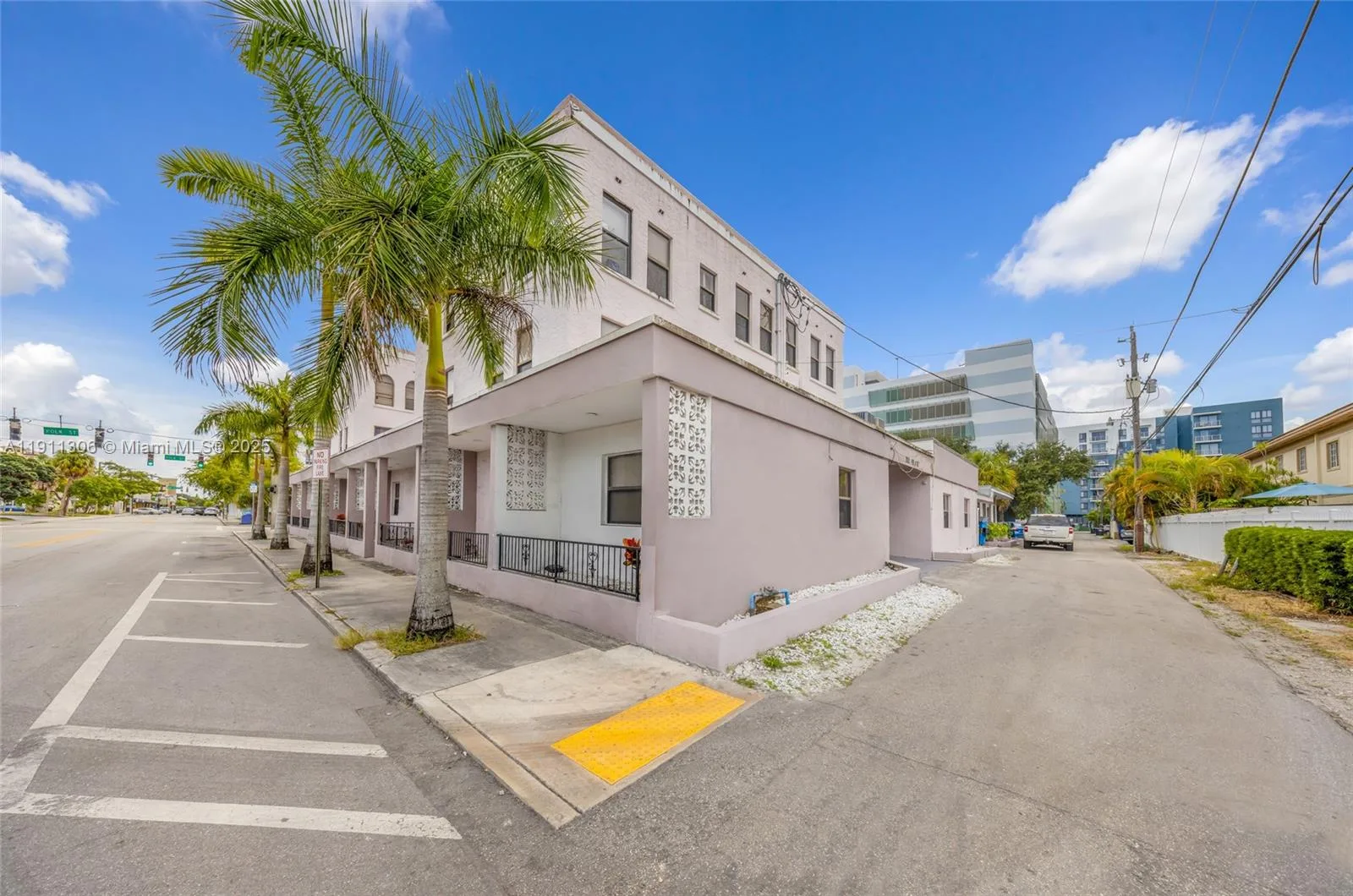 2001 Polk St, Hollywood, FL 33020 photo 4