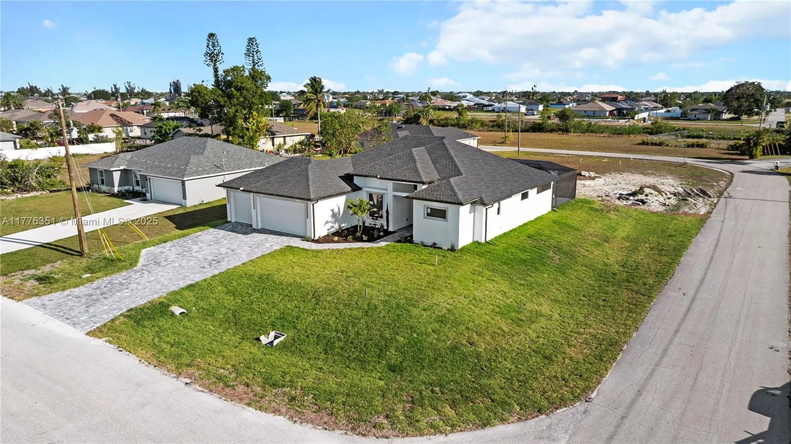 122 NE 20 Ter, Cape Coral, FL 33909 photo 2