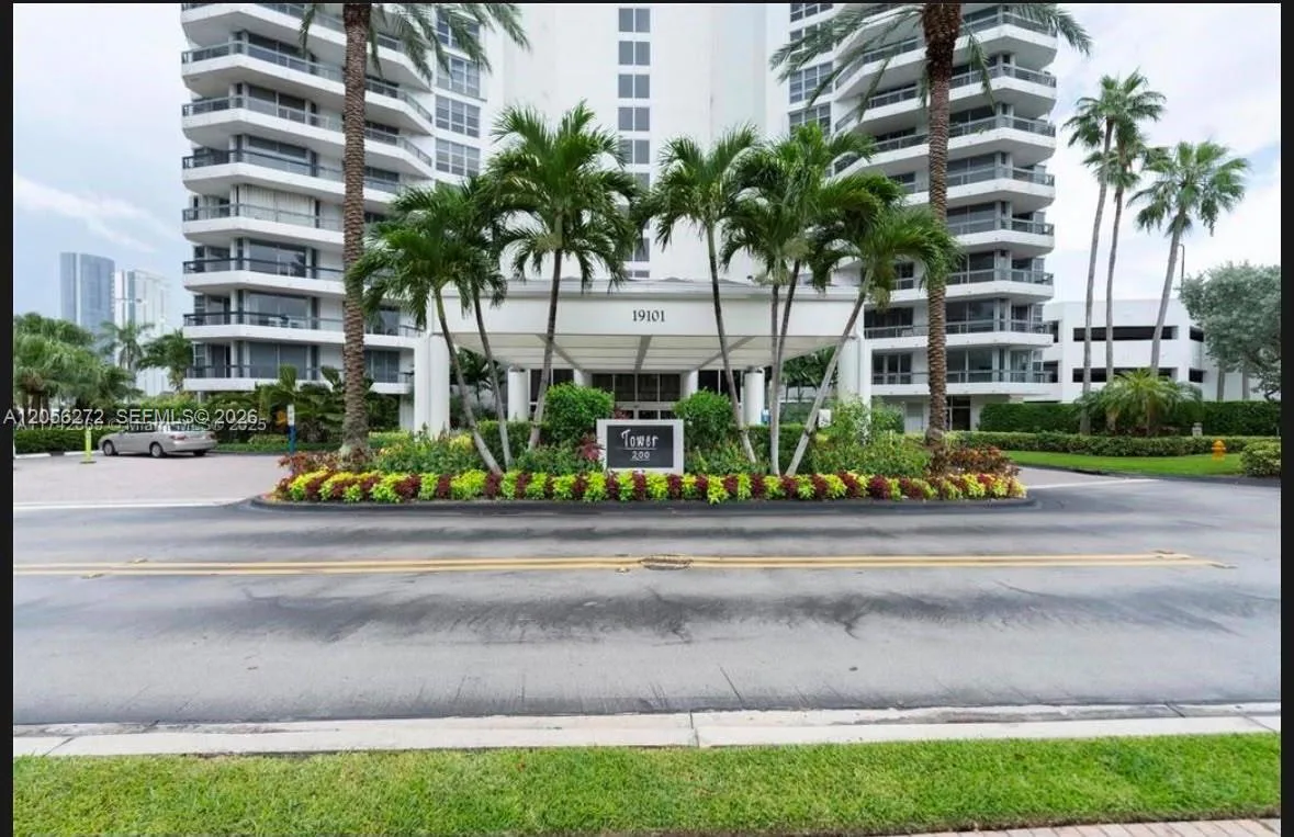 19101 Mystic Pointe Dr # 304, Aventura, FL 33180