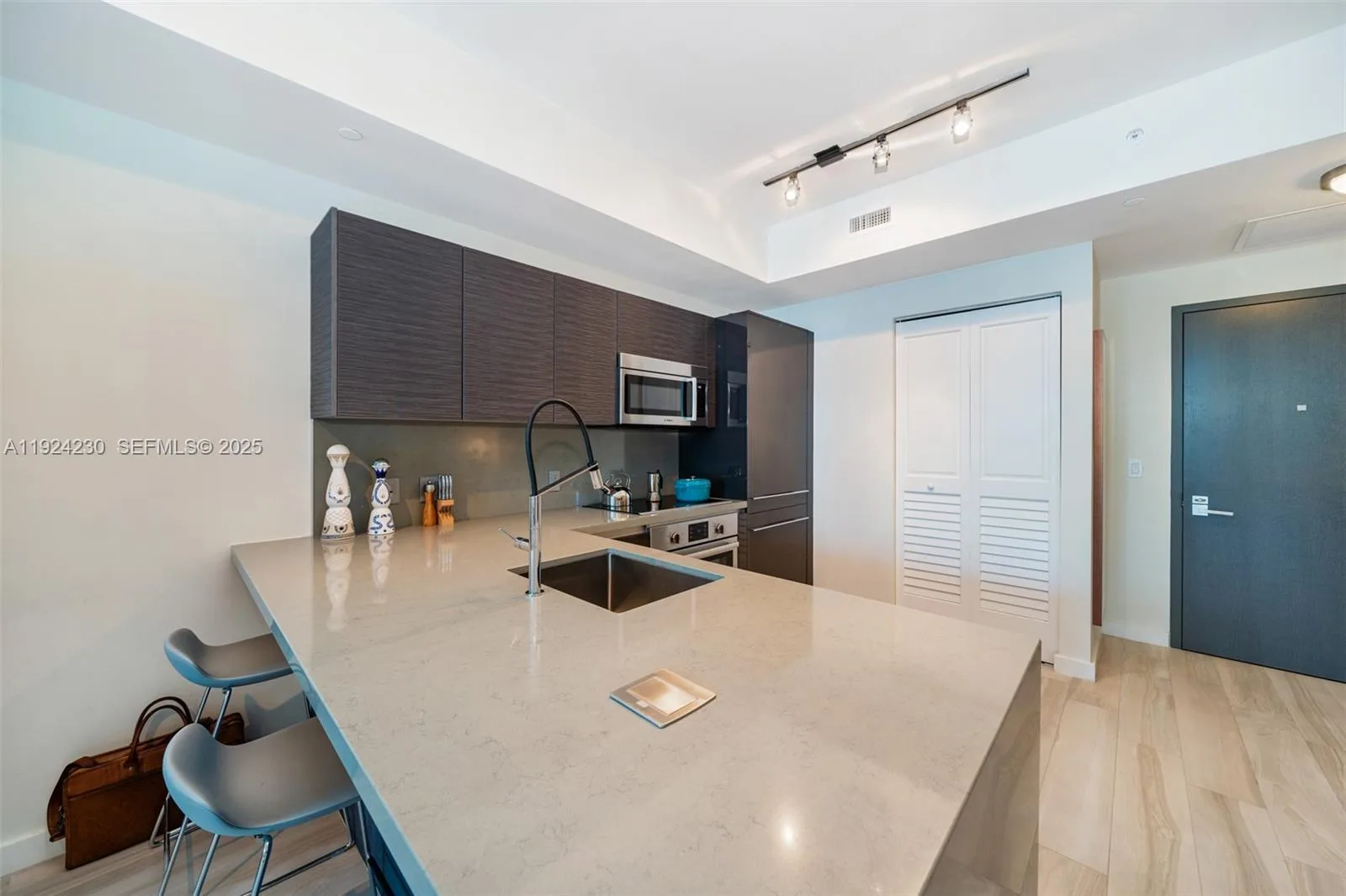 1080 Brickell Ave # 2706, Miami, FL 33131 photo 8