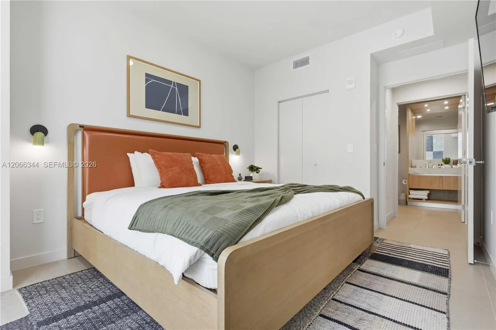 11 NE 6th St # 710, Miami, FL 33132 photo 2