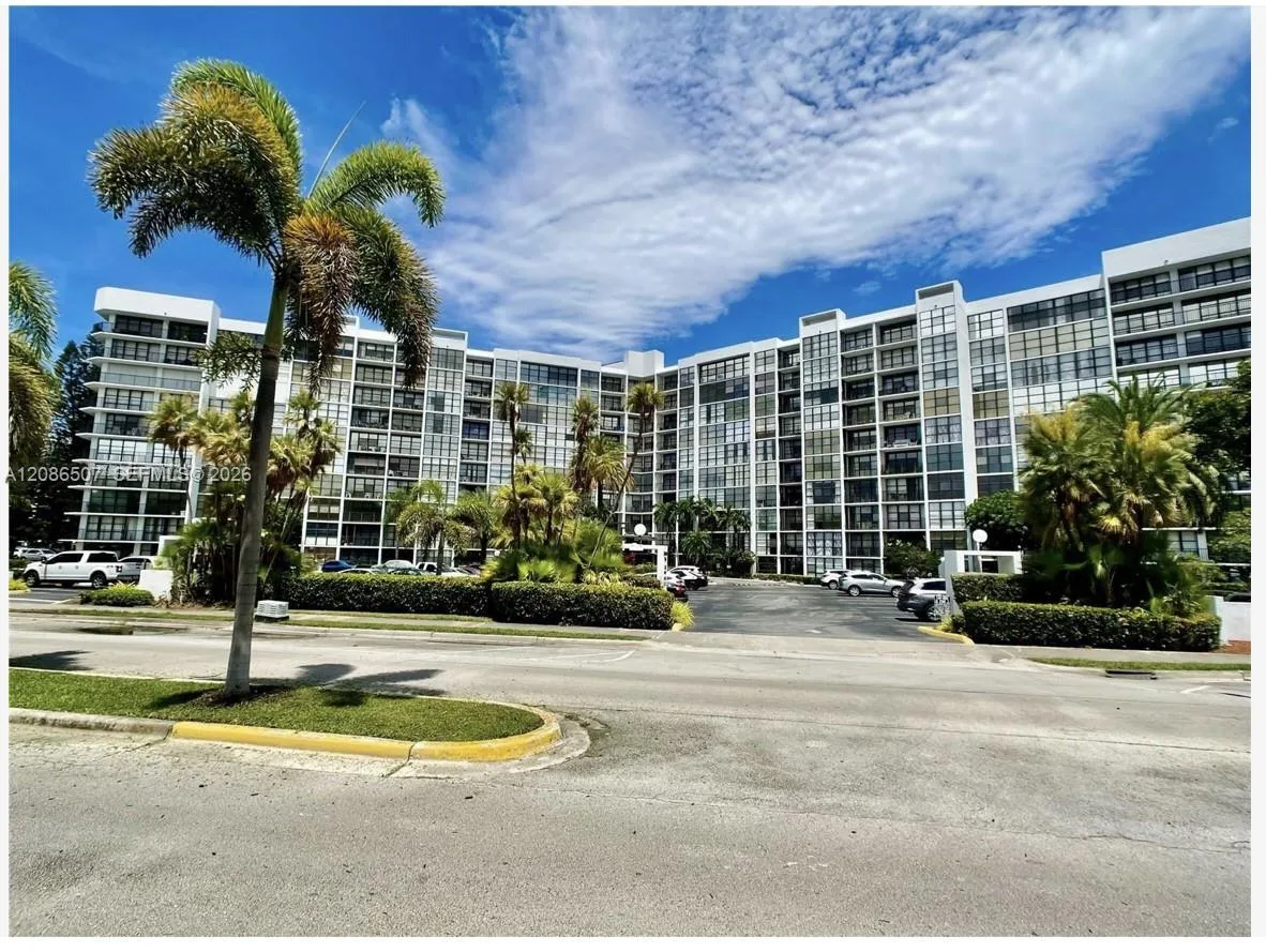 800 Parkview Dr # 106, Hallandale Beach, FL 33009