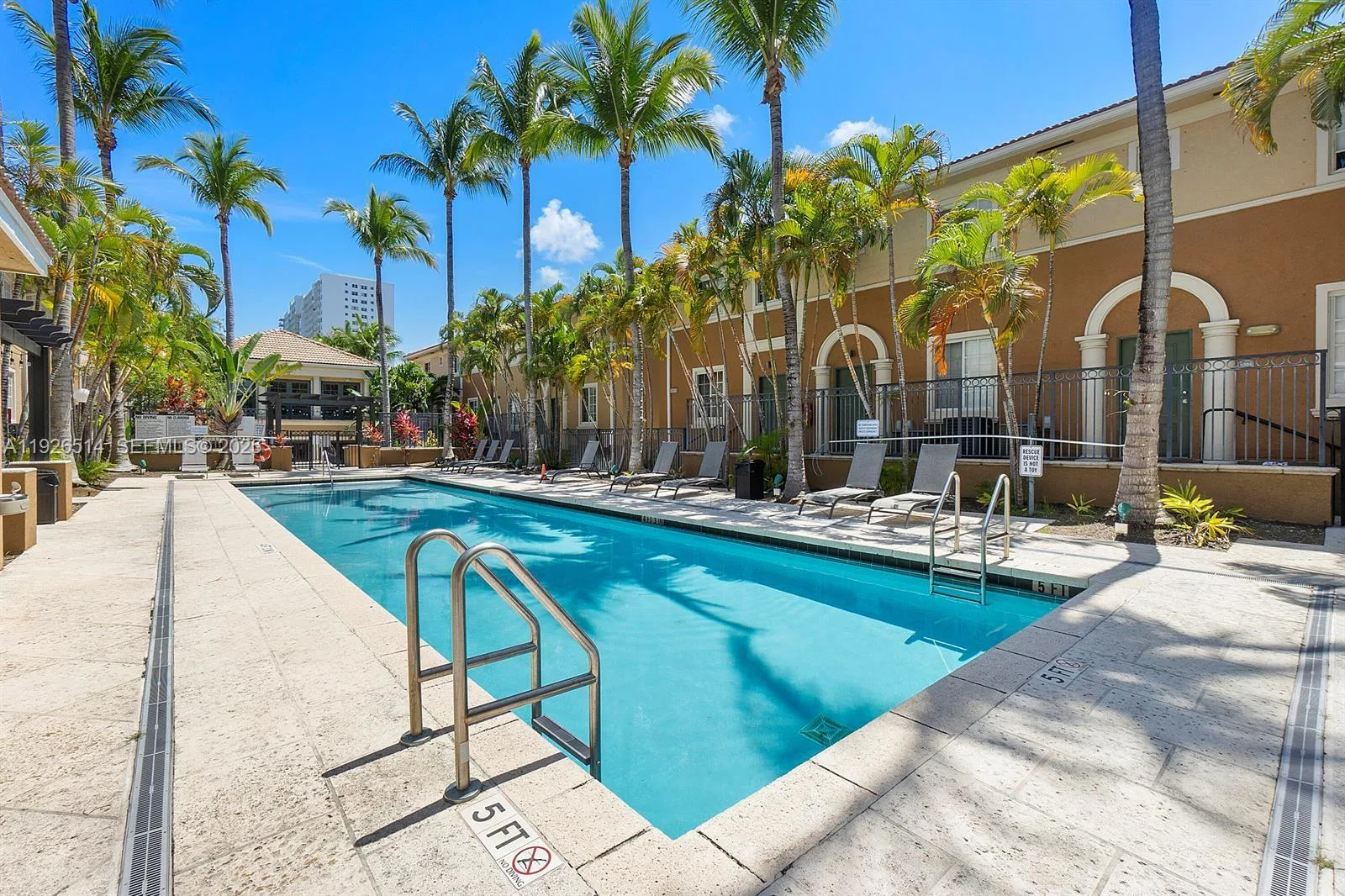 2871 NE 185th St # 205, Aventura, FL 33180 photo 2