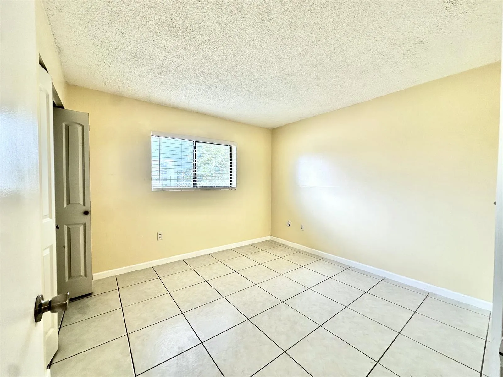 251 W Palm Cir W # 206, Pembroke Pines, FL 33025 photo 2