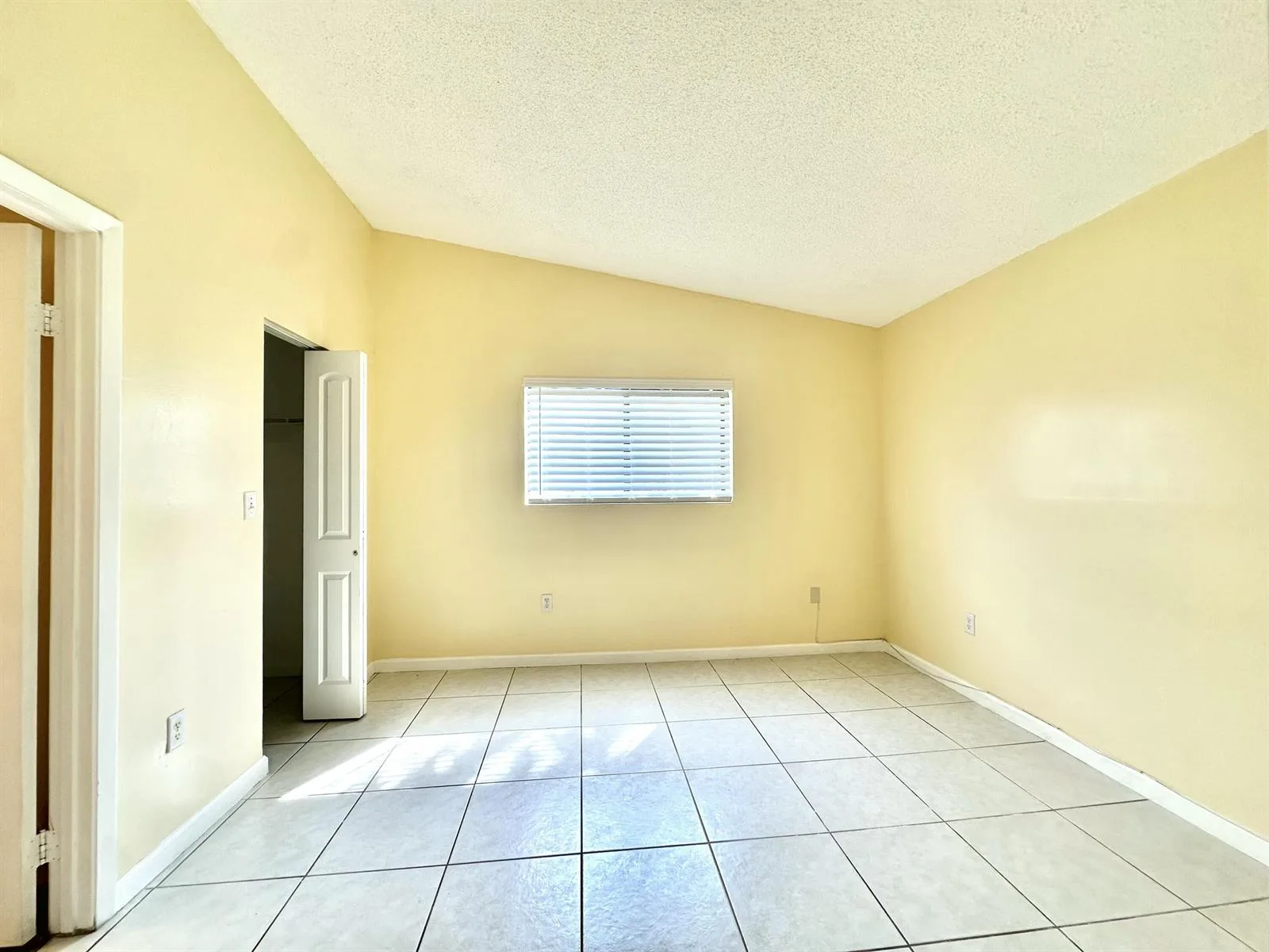 251 W Palm Cir W # 206, Pembroke Pines, FL 33025 photo 4
