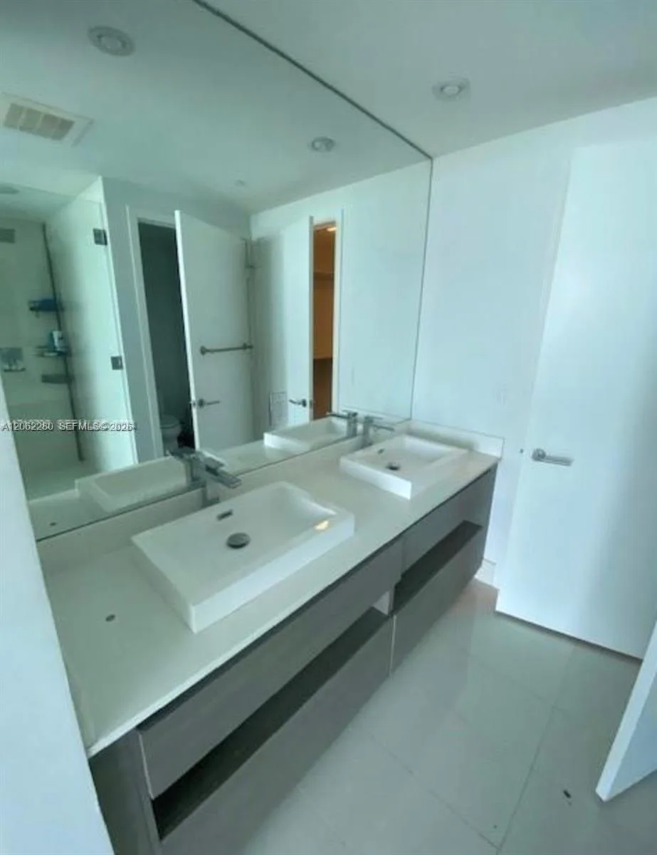 460 NE 28th St # 906, Miami, FL 33137 photo 3
