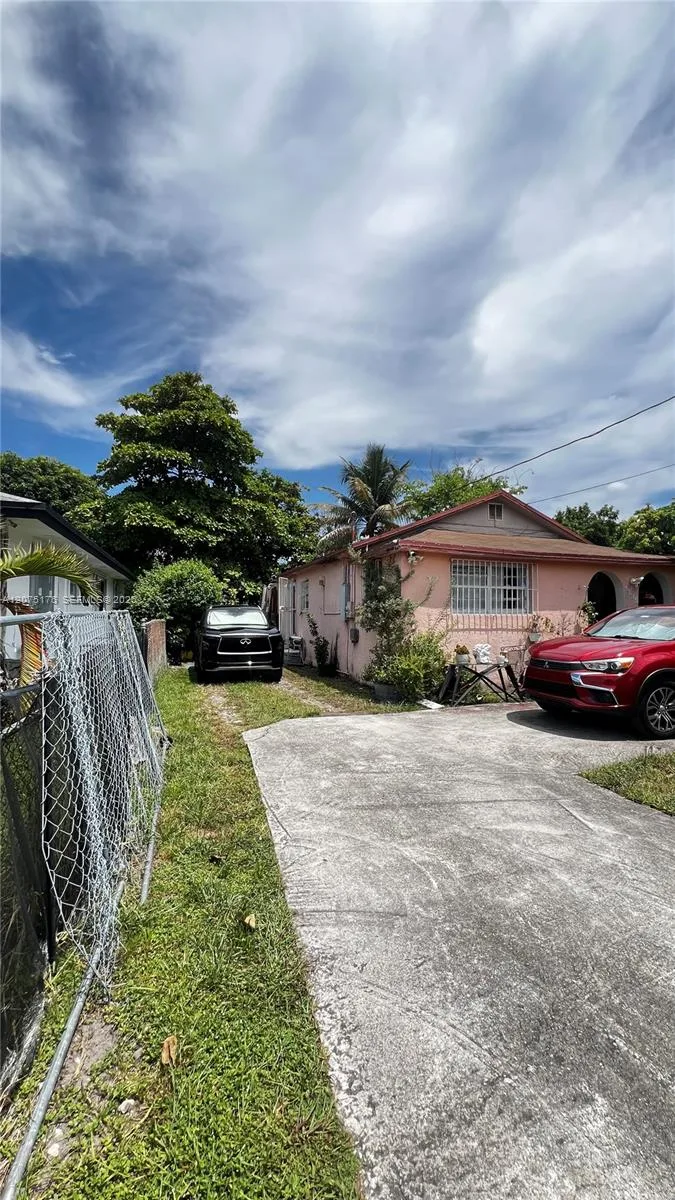 1135 NW 65th St, Miami, FL 33150 photo 4