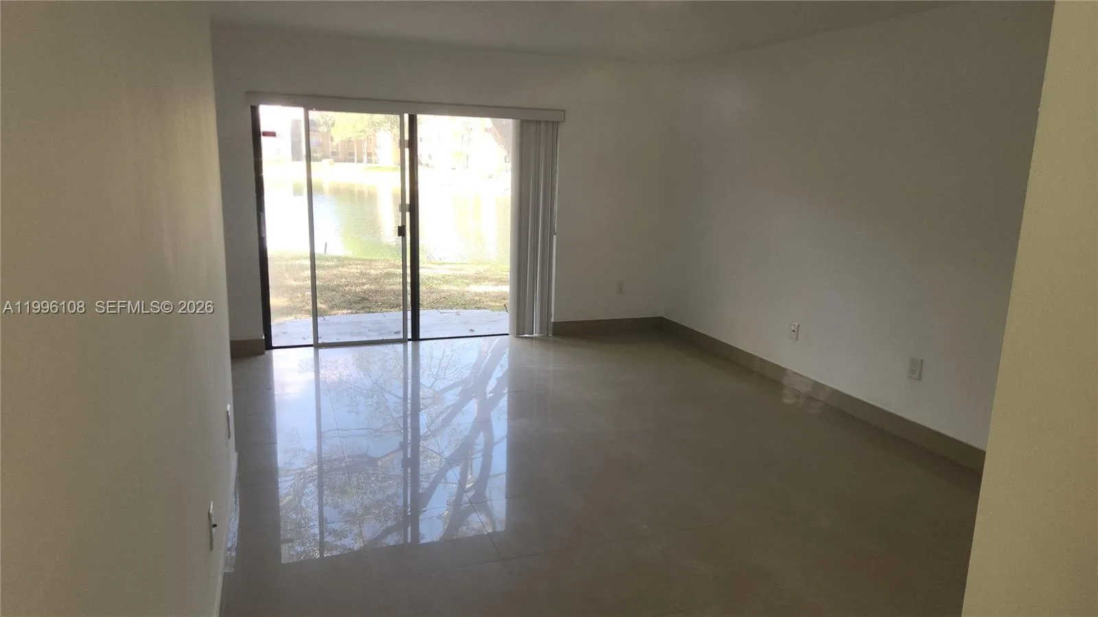 210 E Palm Cir E, Pembroke Pines, FL 33025 photo 3