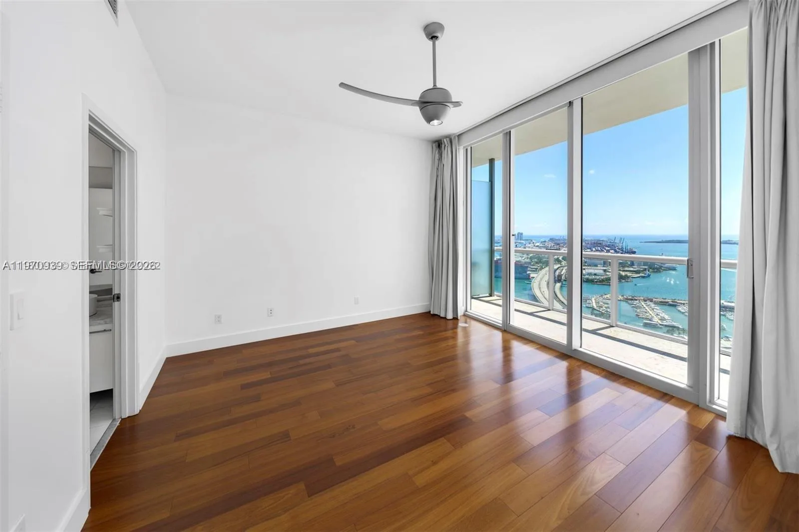 888 Biscayne Blvd # 4503, Miami, FL 33132 photo 4