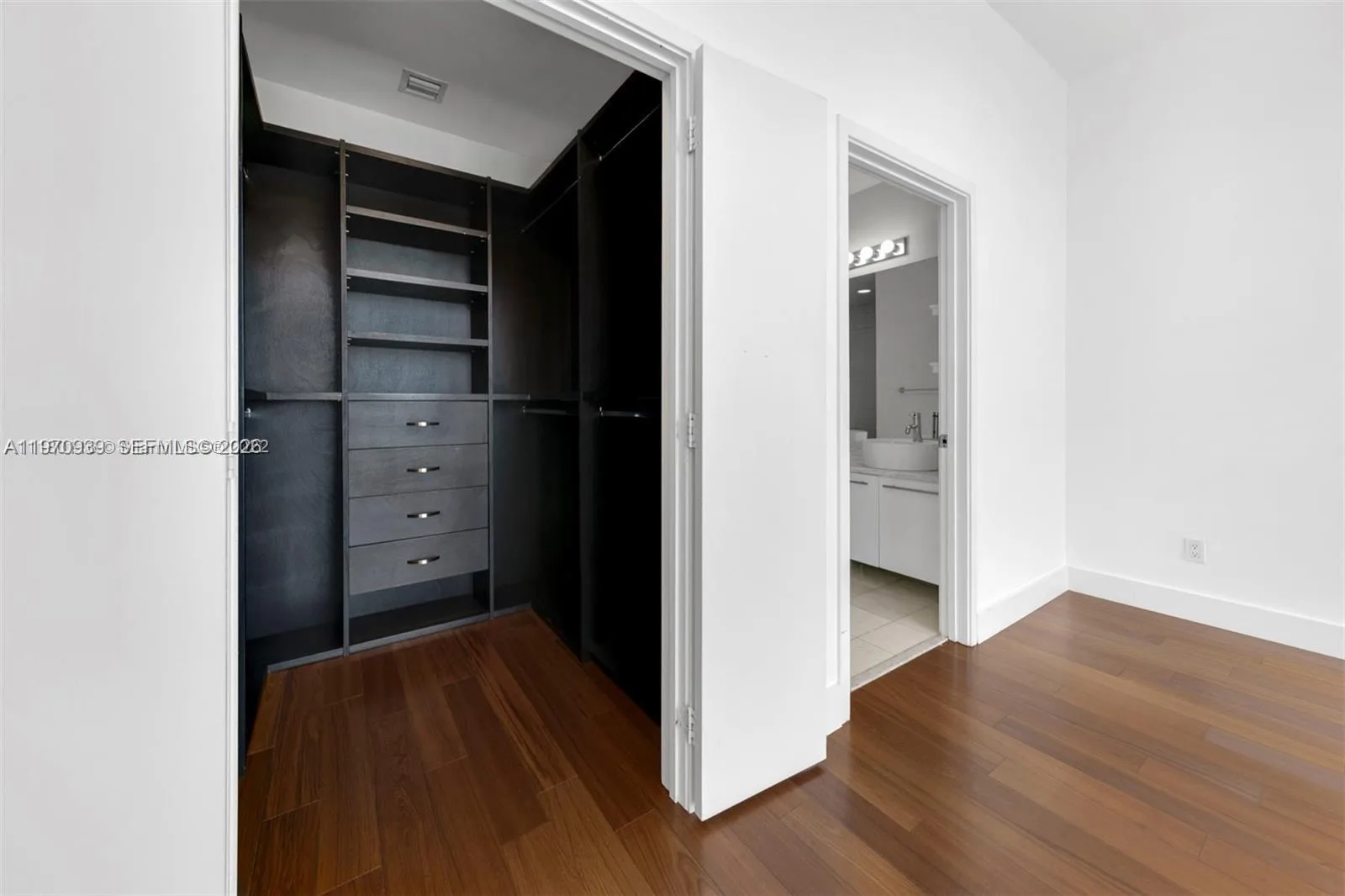 888 Biscayne Blvd # 4503, Miami, FL 33132 photo 6