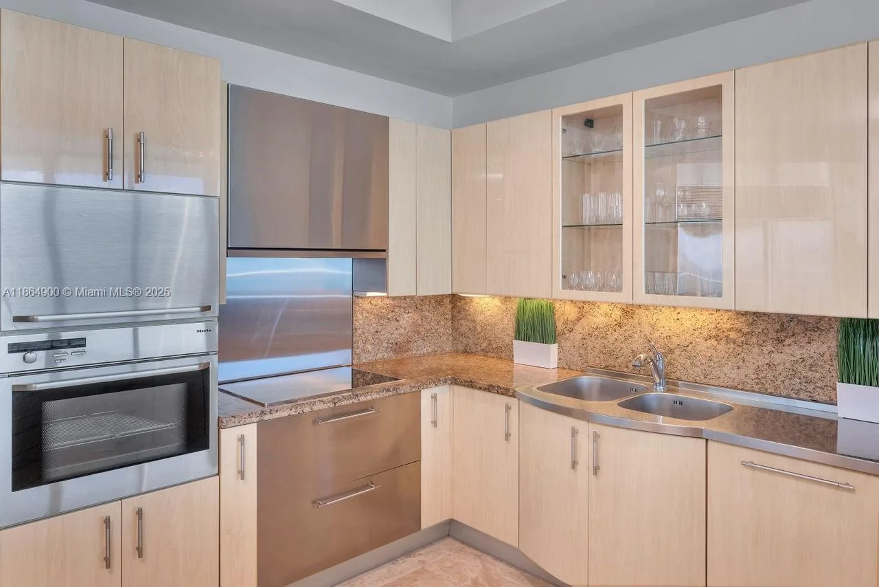 100 S Pointe Dr # 2208, Miami Beach, FL 33139 photo 11