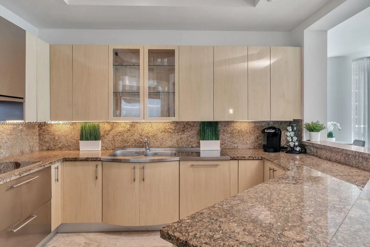 100 S Pointe Dr # 2208, Miami Beach, FL 33139 photo 8