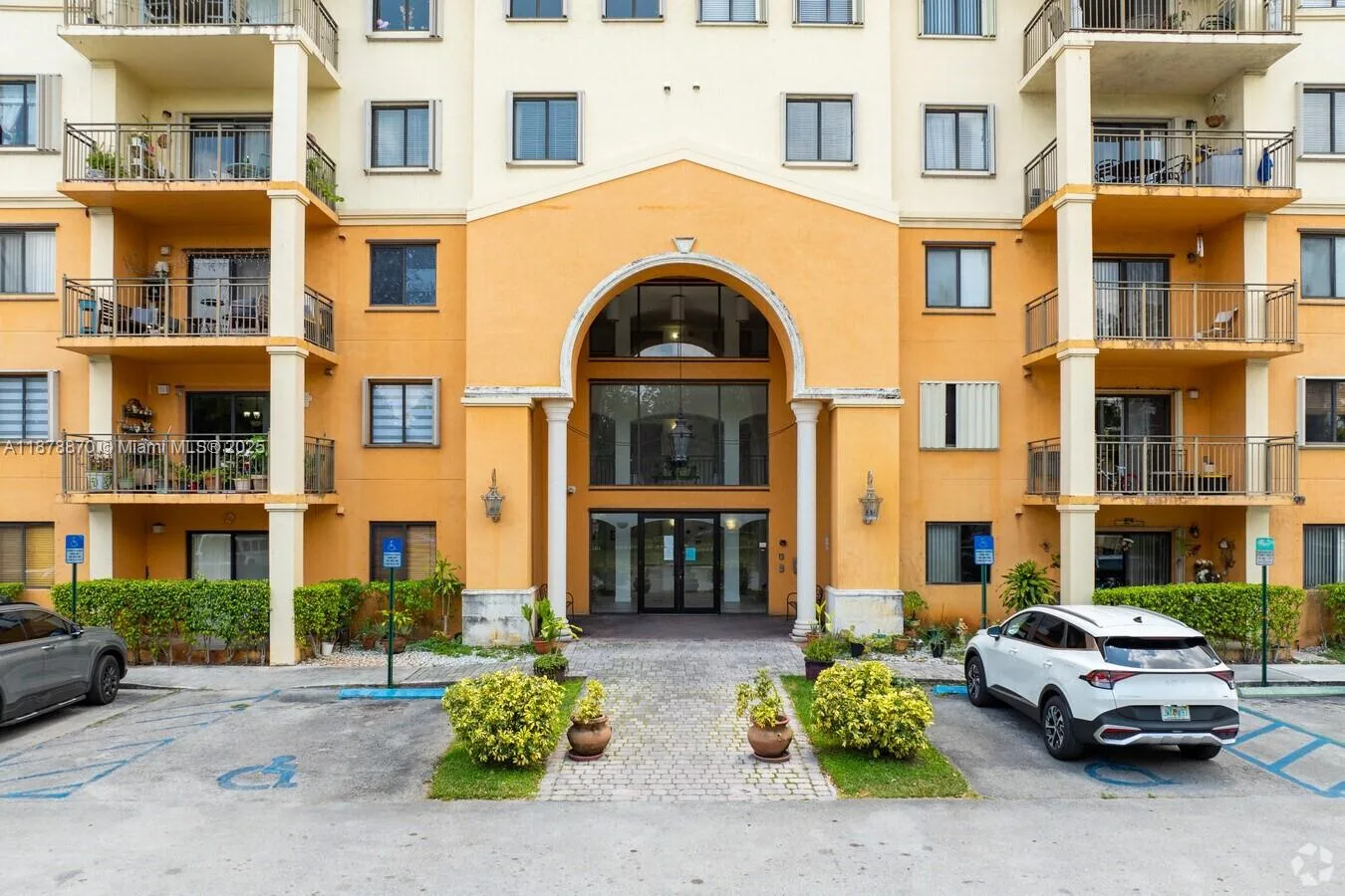 9340 Fontainebleau Blvd # W206, Miami, FL 33172