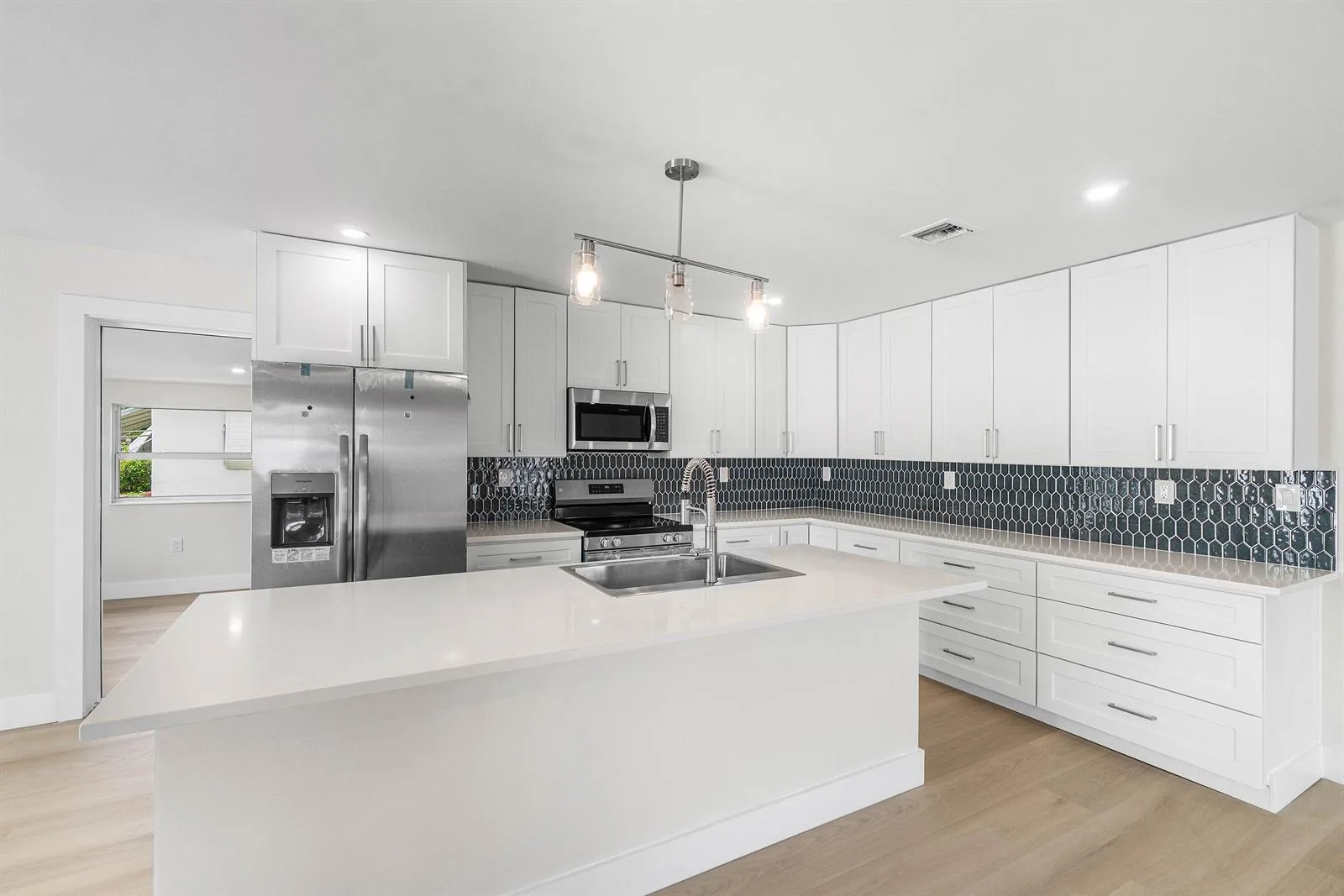 325 SW 8TH Avenue, Delray Beach, FL 33444 photo 9