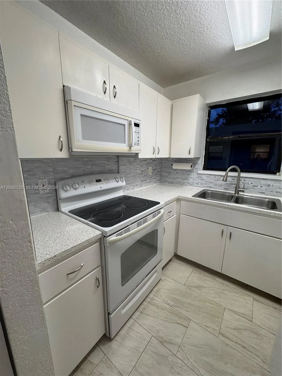 2124-2126 Thomas St # 2126, Hollywood, FL 33020 photo 7