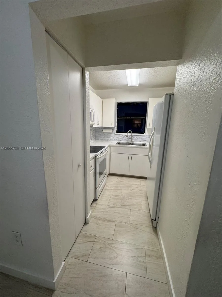2124-2126 Thomas St # 2126, Hollywood, FL 33020 photo 8