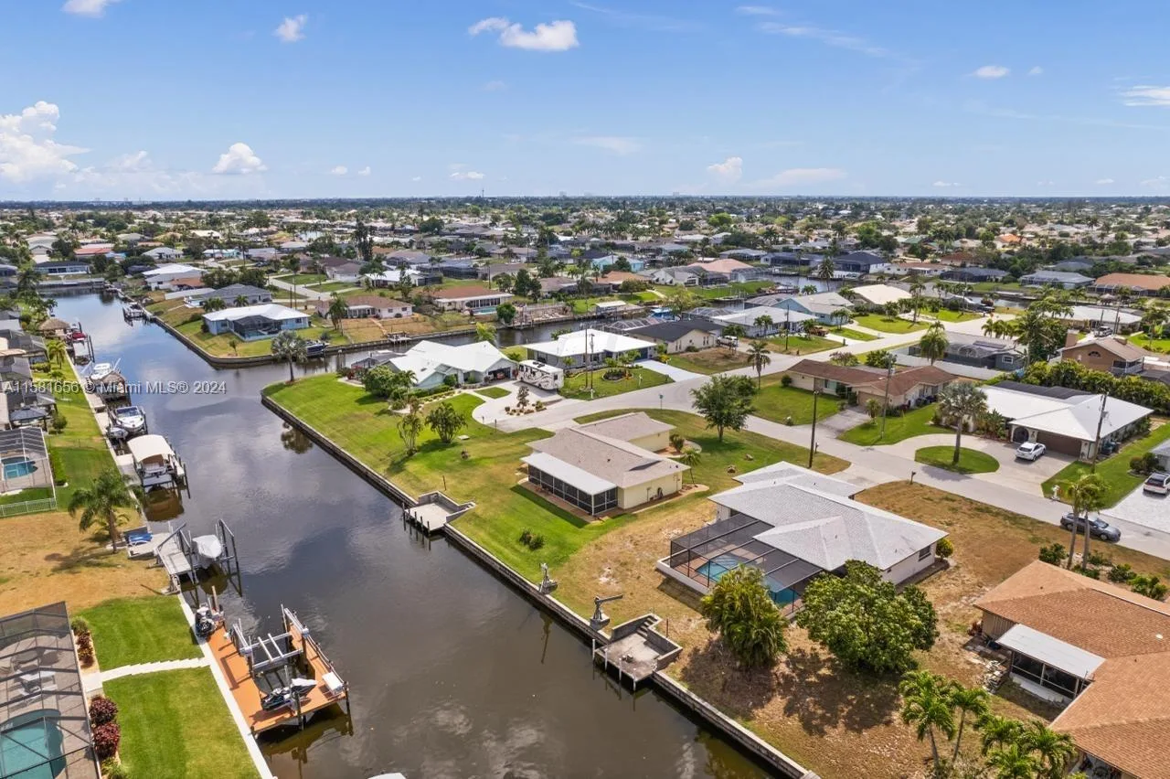 2925 SE 11Th Ave, Cape Coral, FL 33904