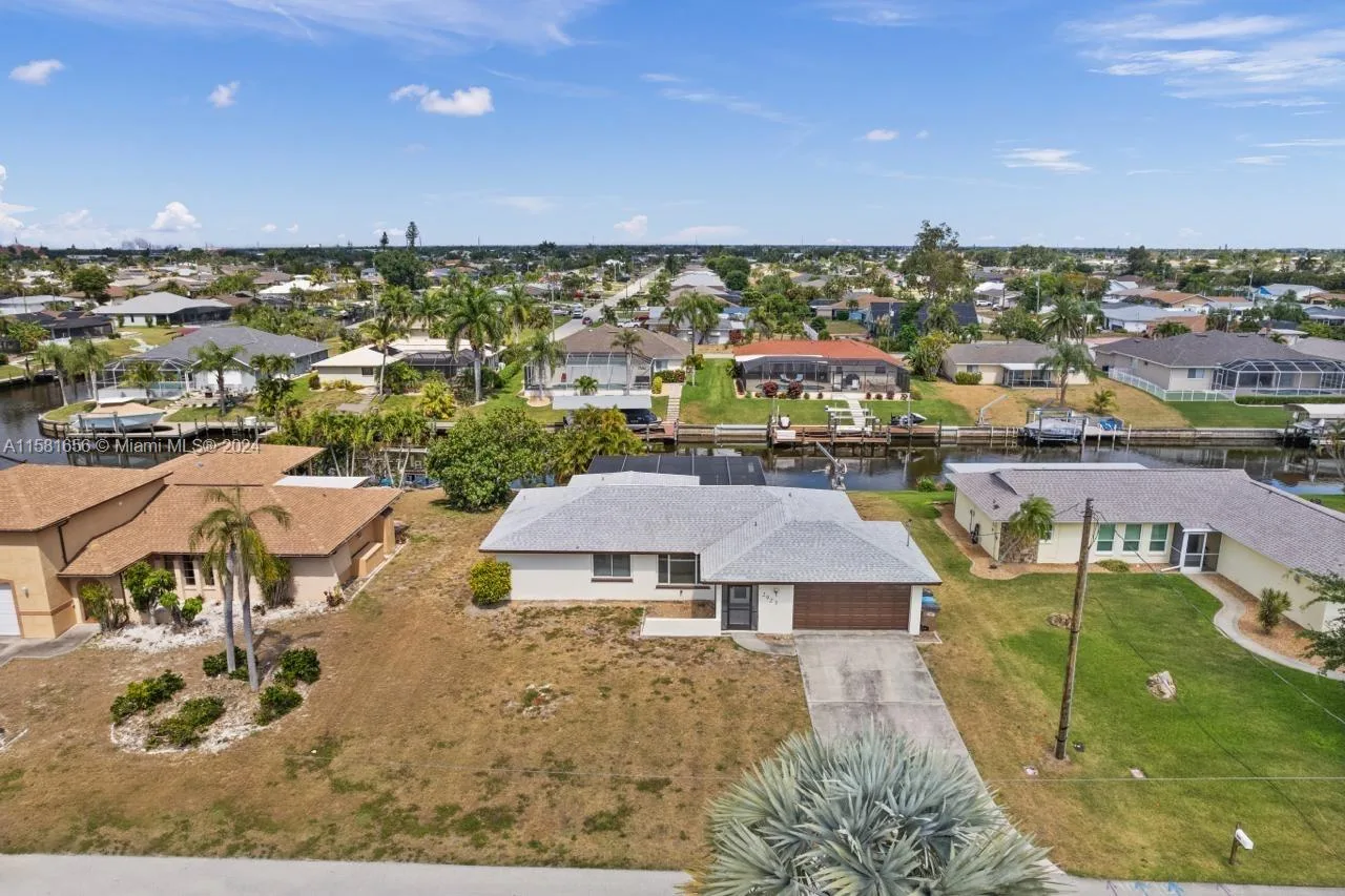 2925 SE 11Th Ave, Cape Coral, FL 33904 photo 2