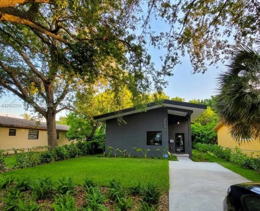 313 NE 169th St, North Miami Beach, FL 33162