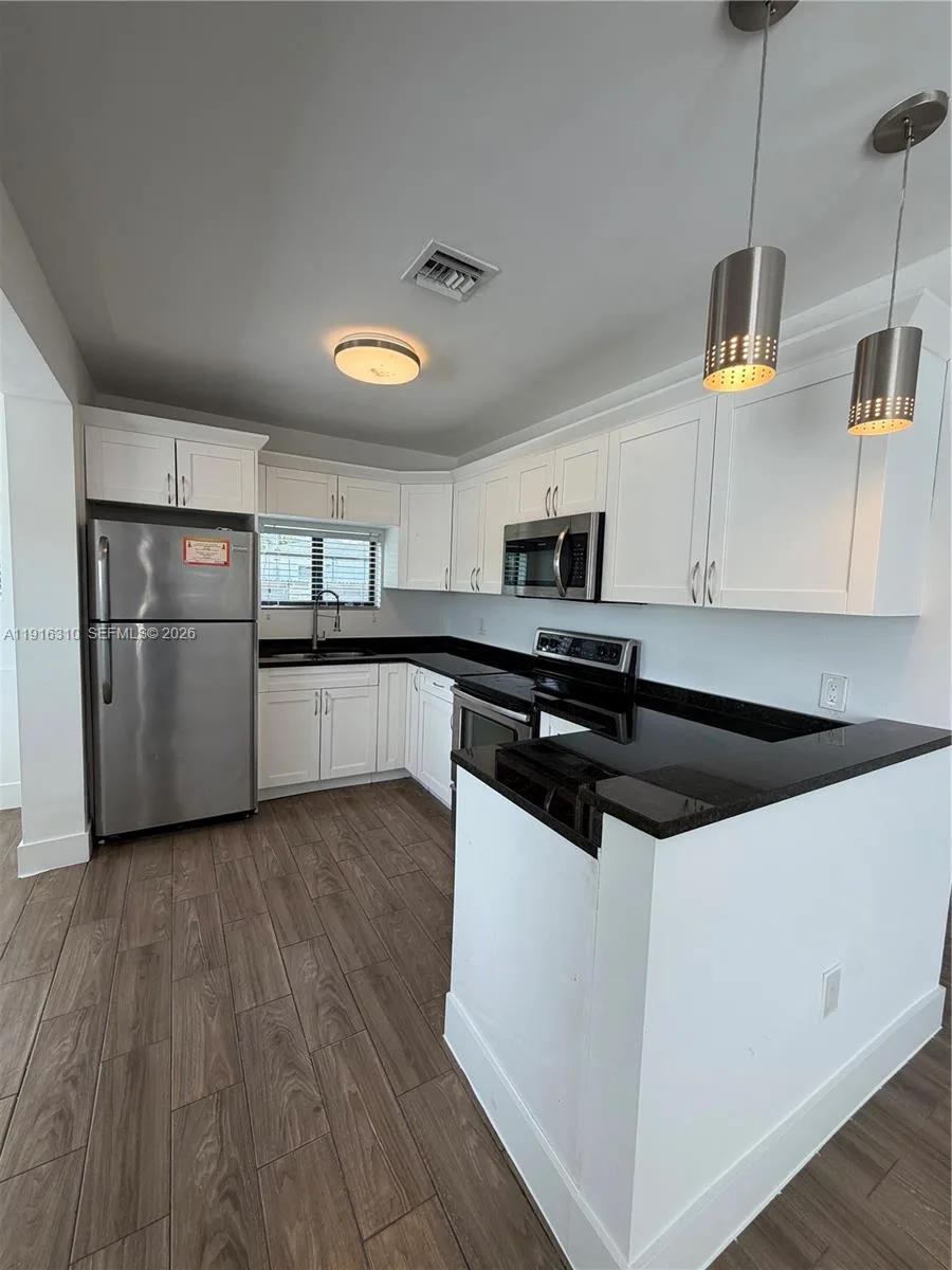 107 W Pembroke Rd, Hallandale Beach, FL 33009 photo 12