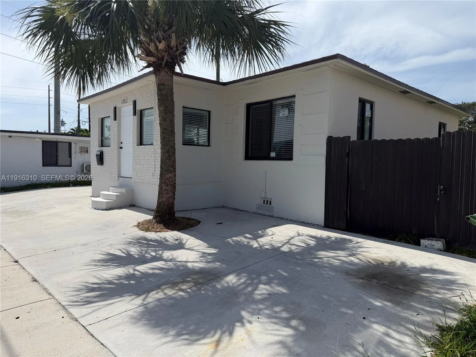 107 W Pembroke Rd, Hallandale Beach, FL 33009 photo 3