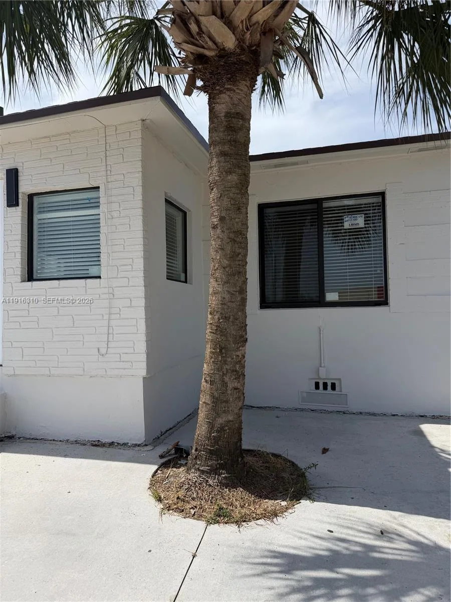 107 W Pembroke Rd, Hallandale Beach, FL 33009 photo 4