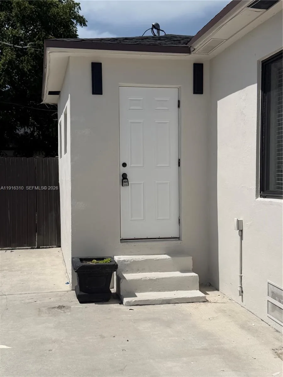 107 W Pembroke Rd, Hallandale Beach, FL 33009 photo 5