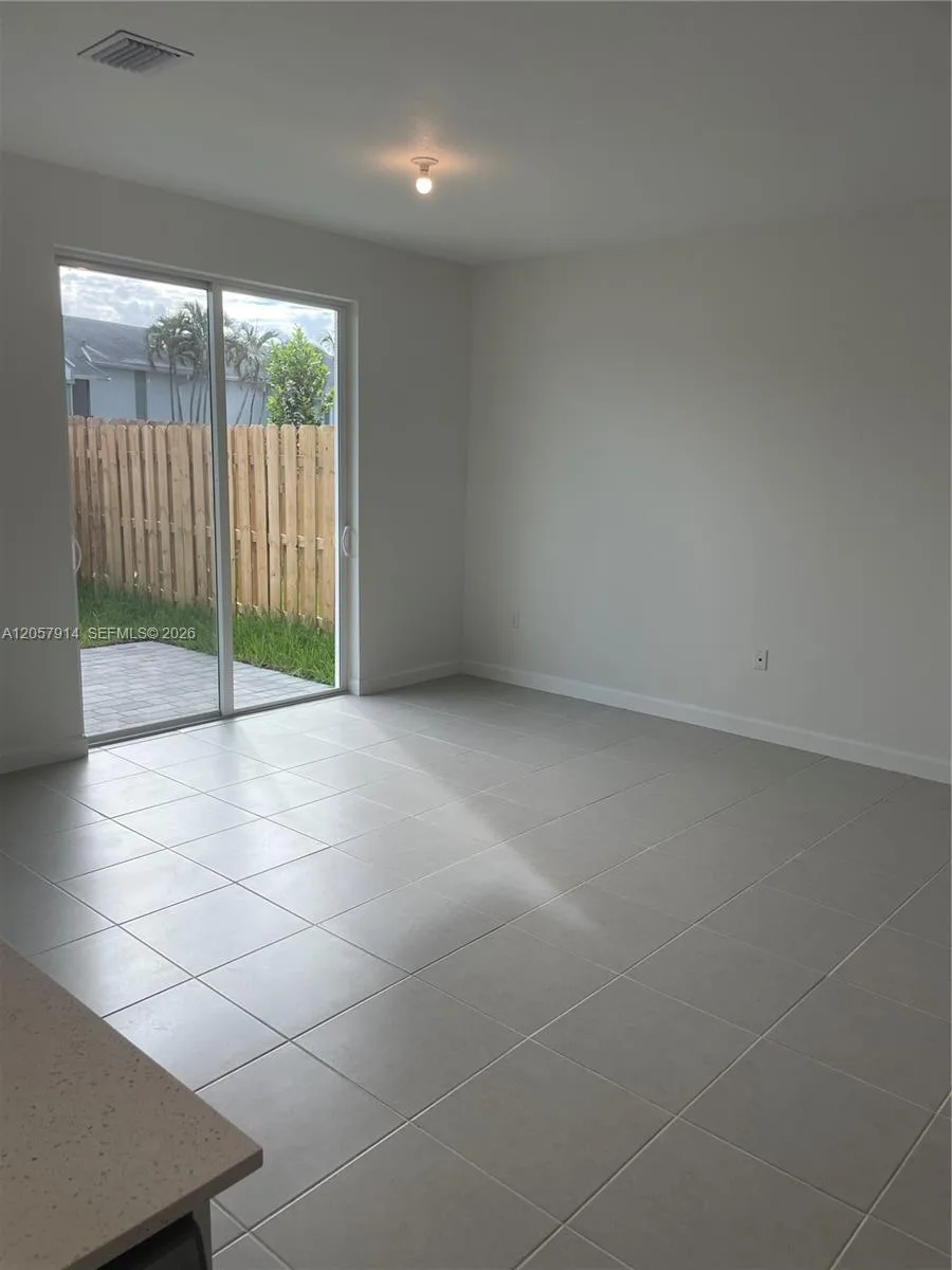 1351 SE 7th Ter, Homestead, FL 33034 photo 9