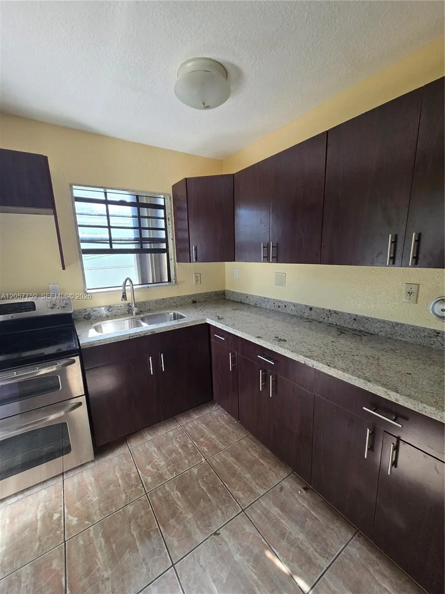 311 NW 97th St # 311, Miami, FL 33150 photo 3