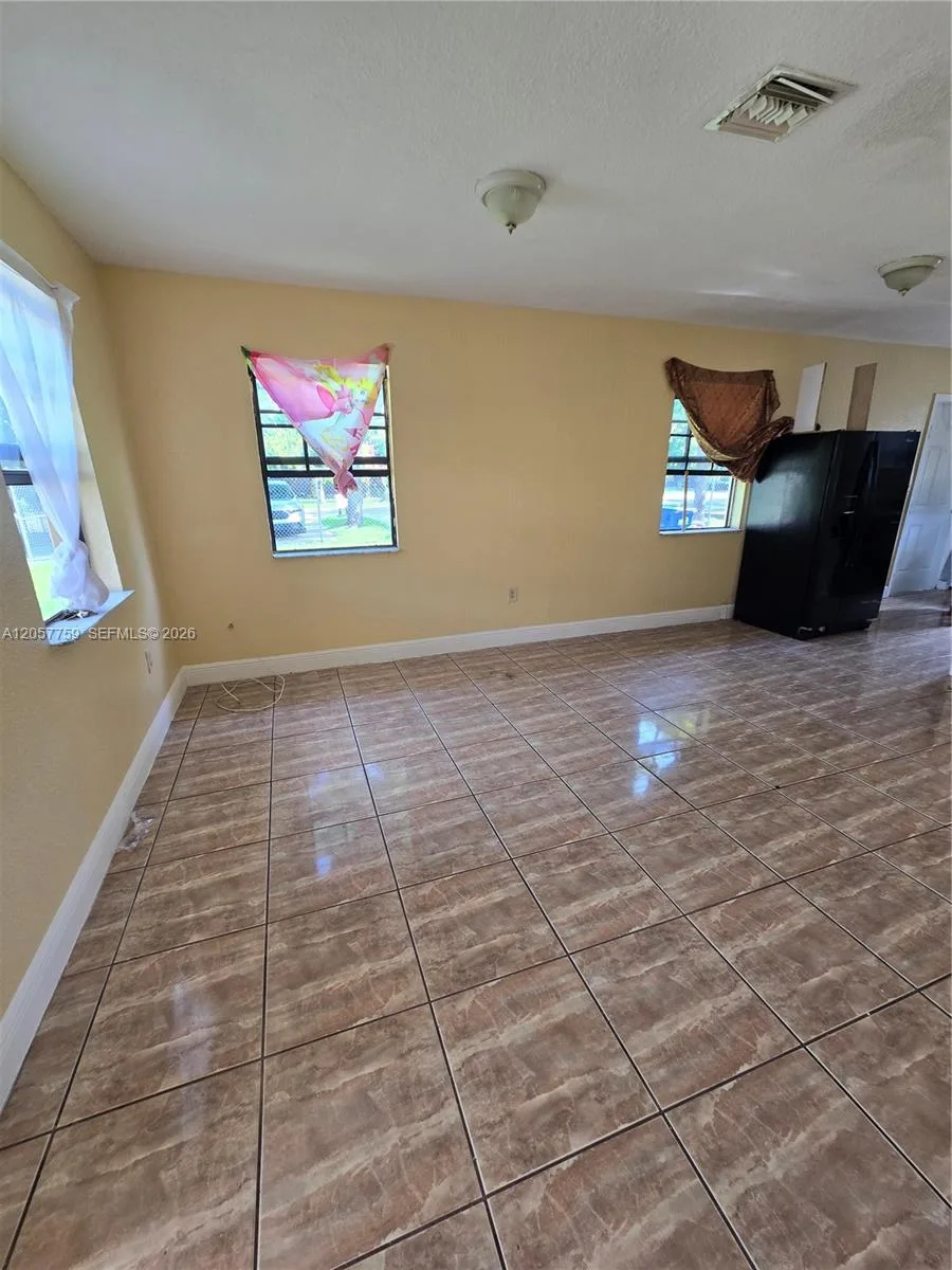 311 NW 97th St # 311, Miami, FL 33150 photo 4