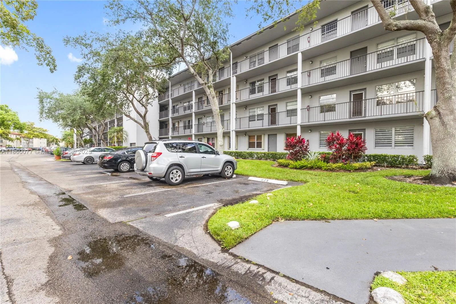 251 SW 132 way # 114H, Pembroke Pines, FL 33027