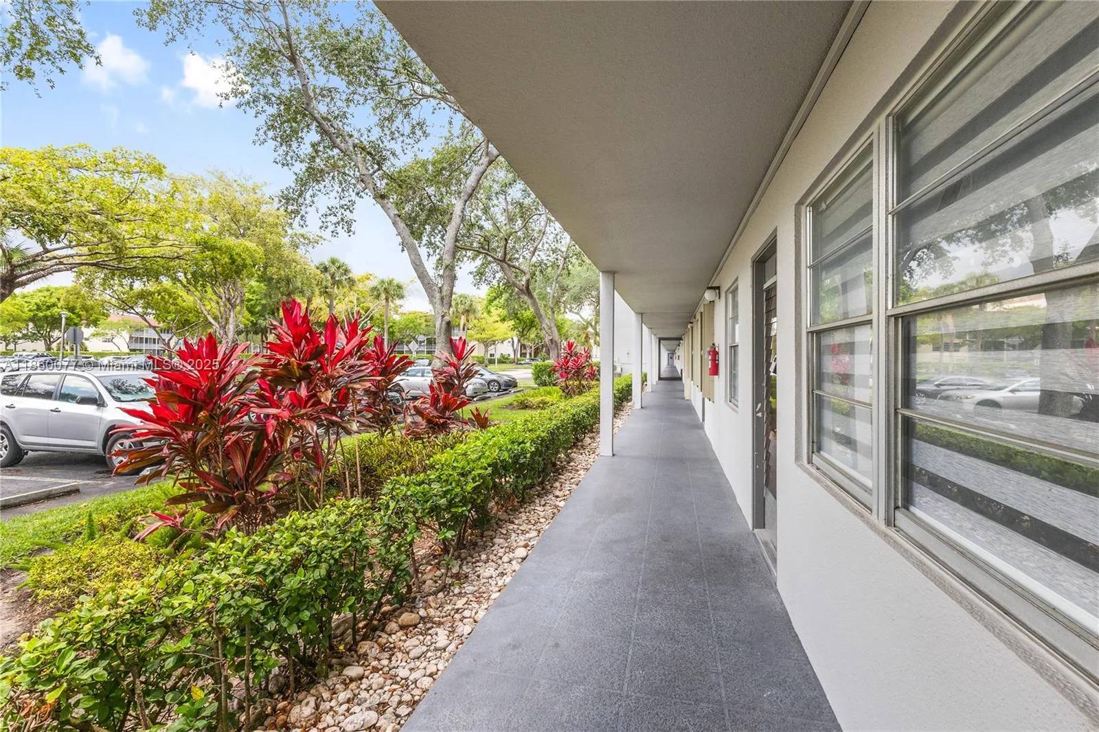 251 SW 132 way # 114H, Pembroke Pines, FL 33027 photo 2